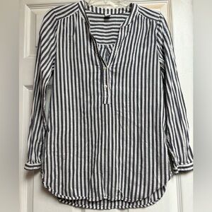 Old Navy Gray & White Striped Long Sleeve Blouse. Size: Small